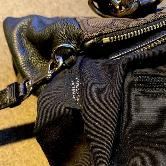 C O A C H Silver w/ crossbody strap Purse - Picture 9 of 11